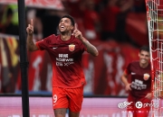 开运体育电竞-足球新秀崭露头角，引领球队取得突破