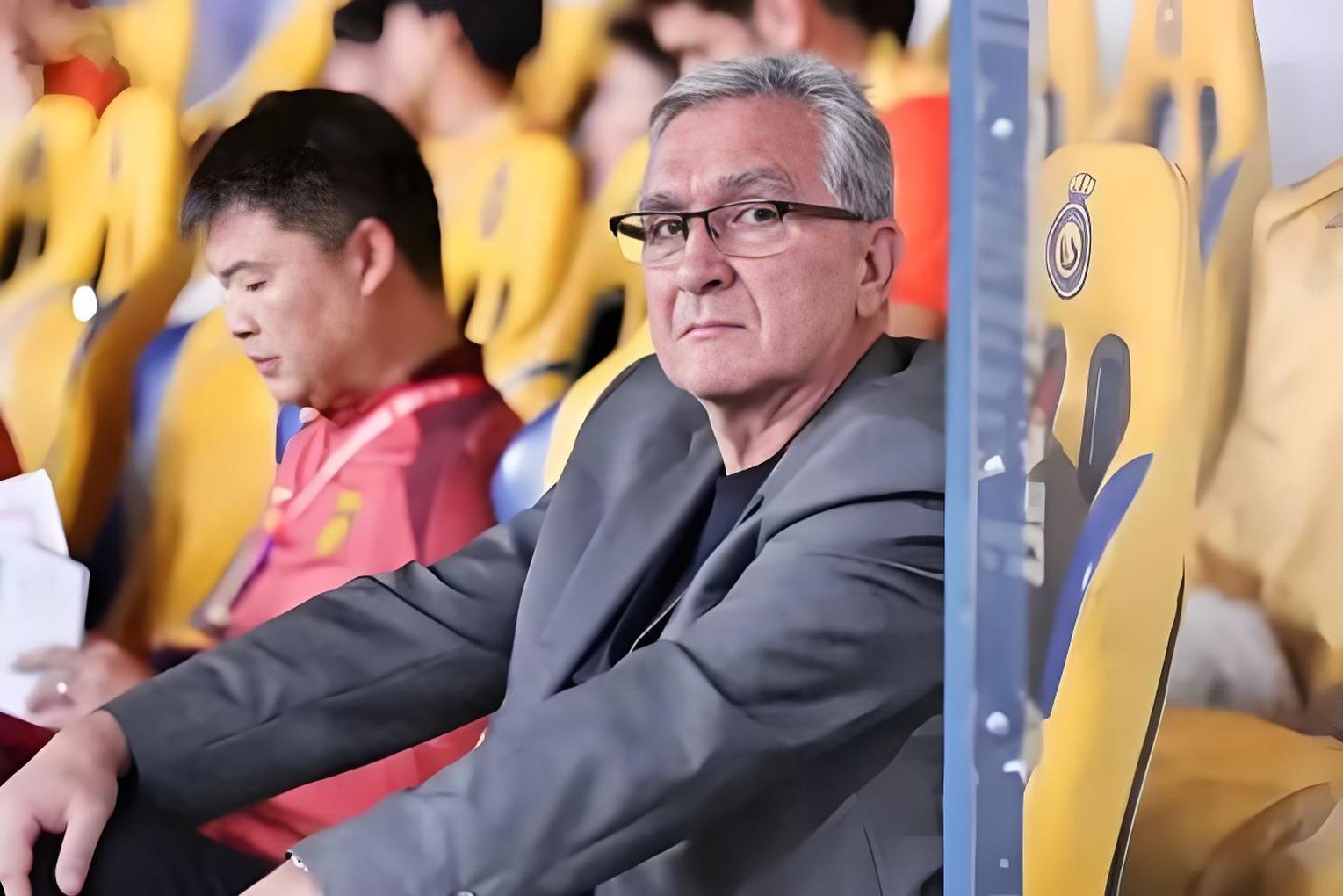 足球决战时刻,球队实力集结备战奋力拼争 足球决战时刻,球队实力集结备战奋力拼争