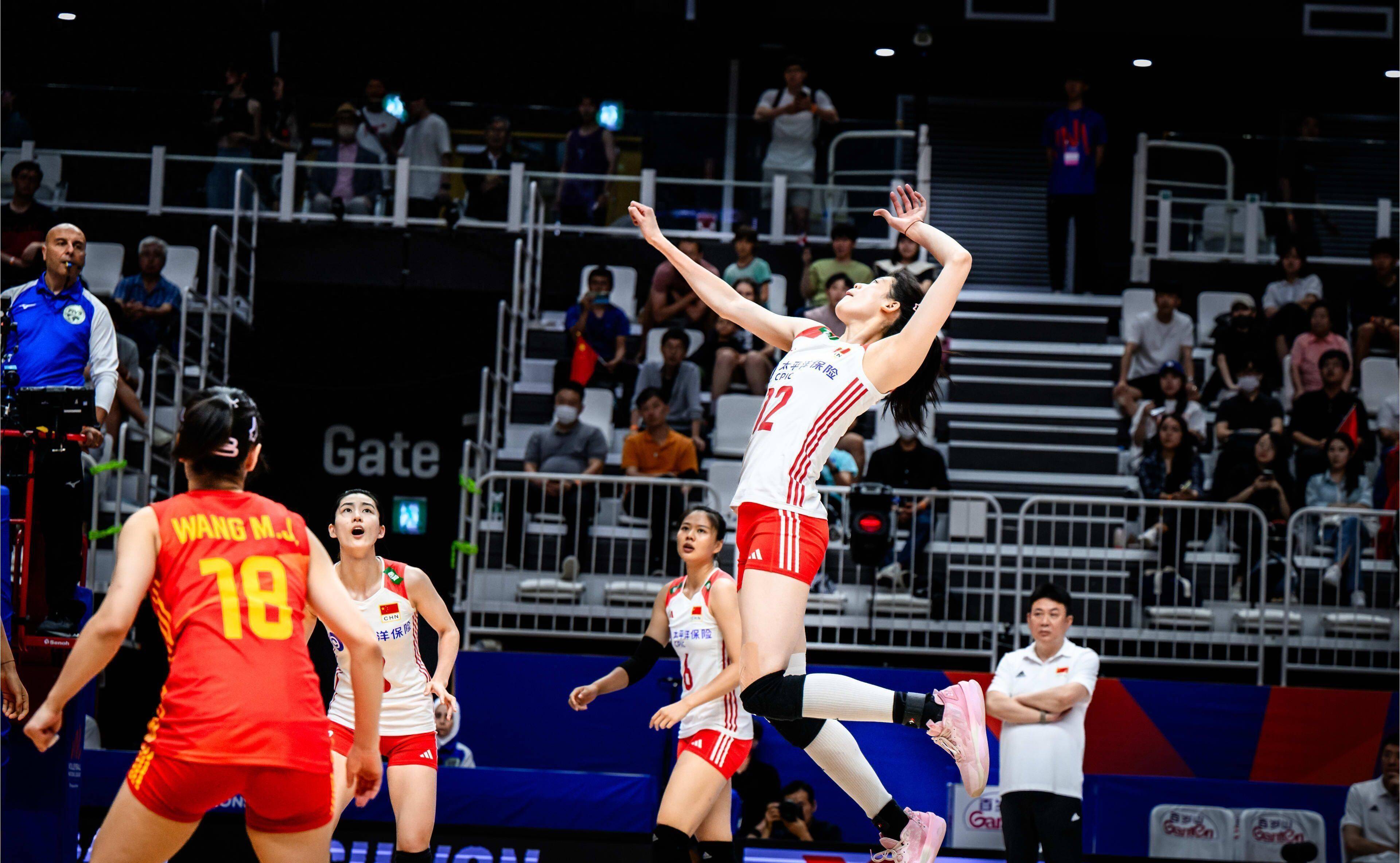 精彩的女子排球比赛,选手展现顶级实力的简单介绍 精彩的女子排球比赛,选手展现顶级实力的简单介绍