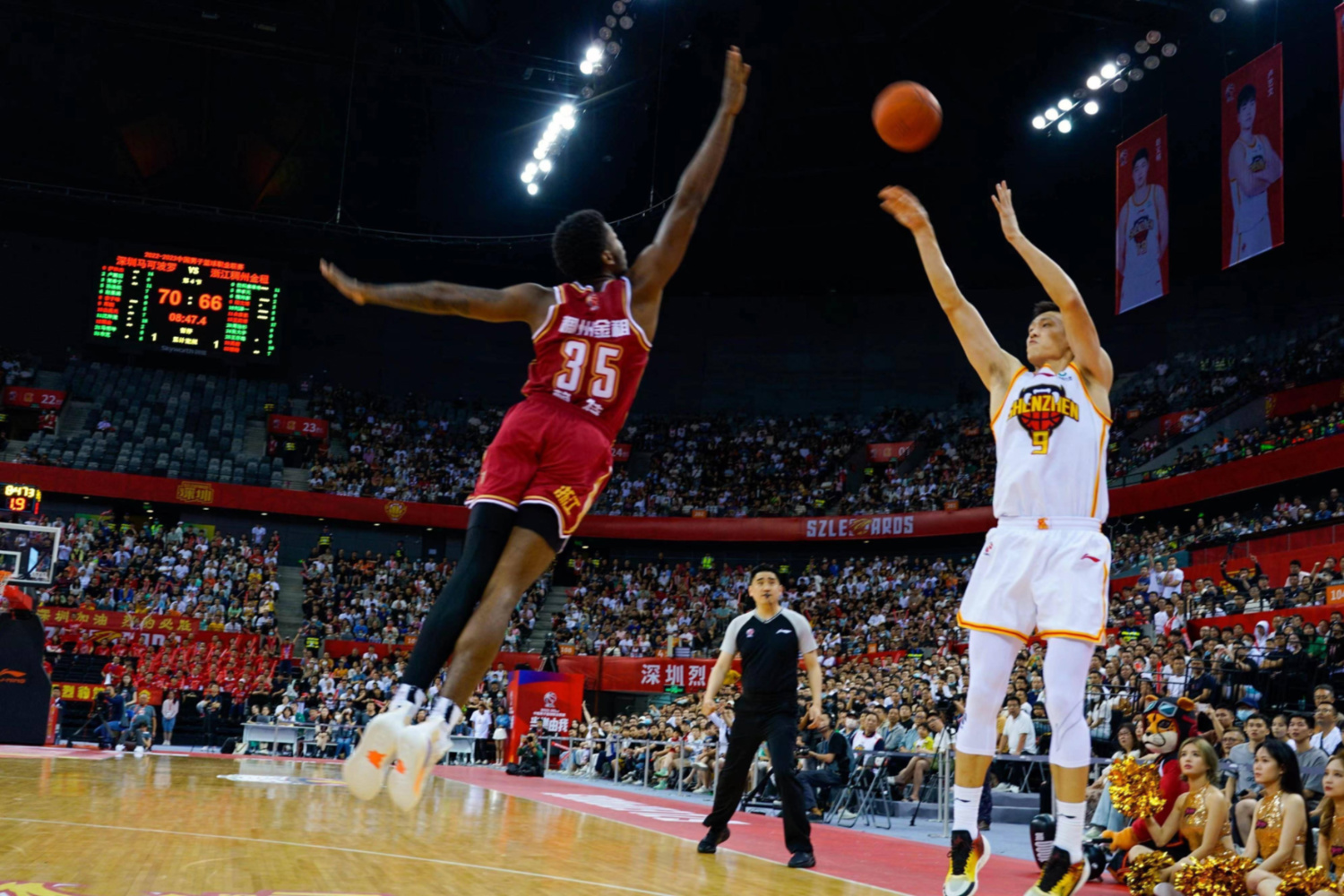 精妙配合让球队轻松击败对手 精妙配合让球队轻松击败对手